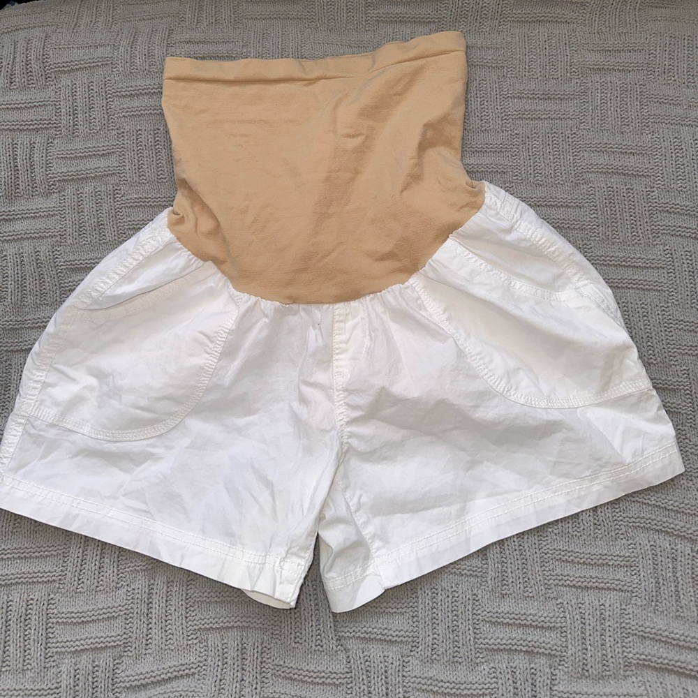 Light and comfortable maternity shorts, with FULL-belly panel and pockets!